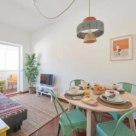 Central & Sunny 2Br Apt Near Beach, By Timecooler Setubal Exterior photo