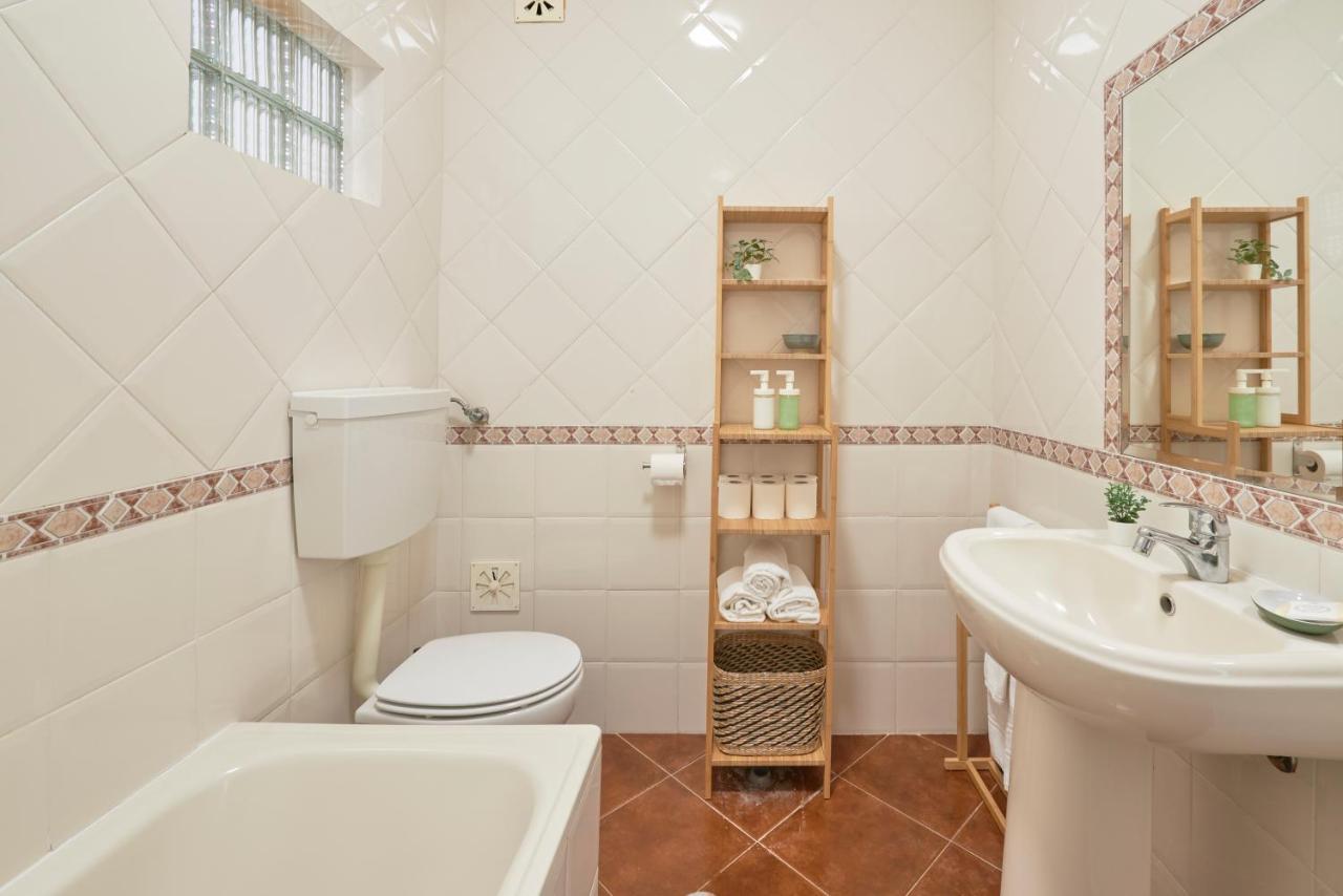 & Sunny 2br Near Beach, By Timecooler